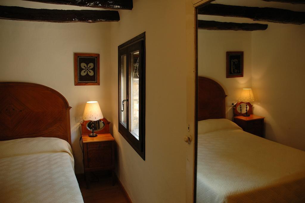 Hotel Cal Alejandro Montsonís Habitación foto
